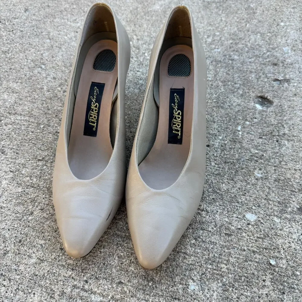 Easy Spirit Beige Leather Low Heel Pumps -‎ Size 7M